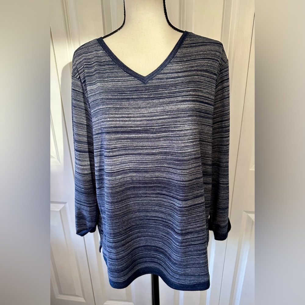 DESIGNED BY CHICO’S!!! Fabulous Condition Three 3/4 Sleeve V-Neck Top.